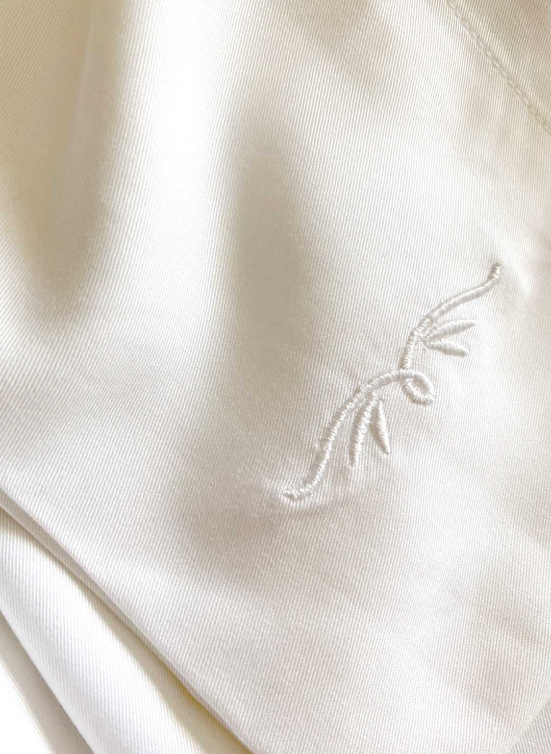 bedvoyage embroidered logo on white bamboo sheets